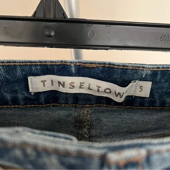 High Waisted Jean Shorts Size: 5/27 - Picture 3 of 4